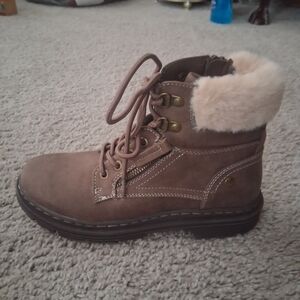 Brown Womans Hiking Lace-Up Boots Brand New